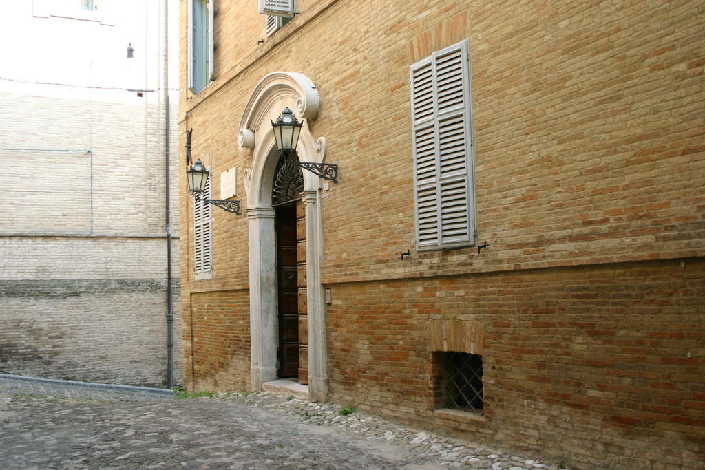A Palazzo Fermo